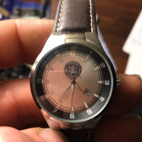 Watch - Picture 2 of 3